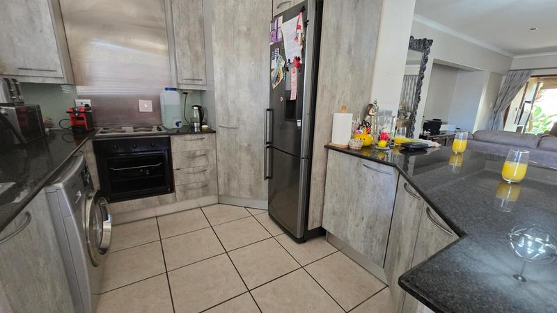 2 Bedroom Property for Sale in Bardene Gauteng