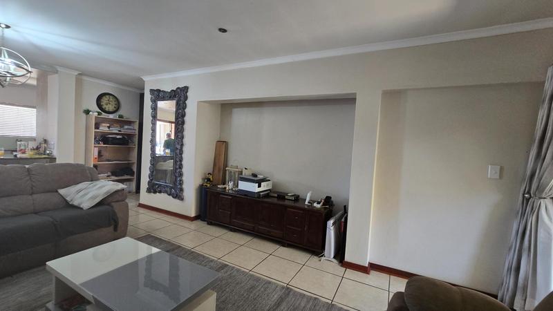 2 Bedroom Property for Sale in Bardene Gauteng
