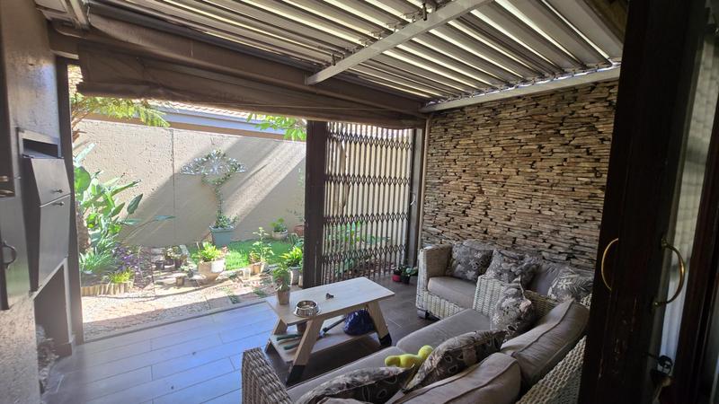 2 Bedroom Property for Sale in Bardene Gauteng