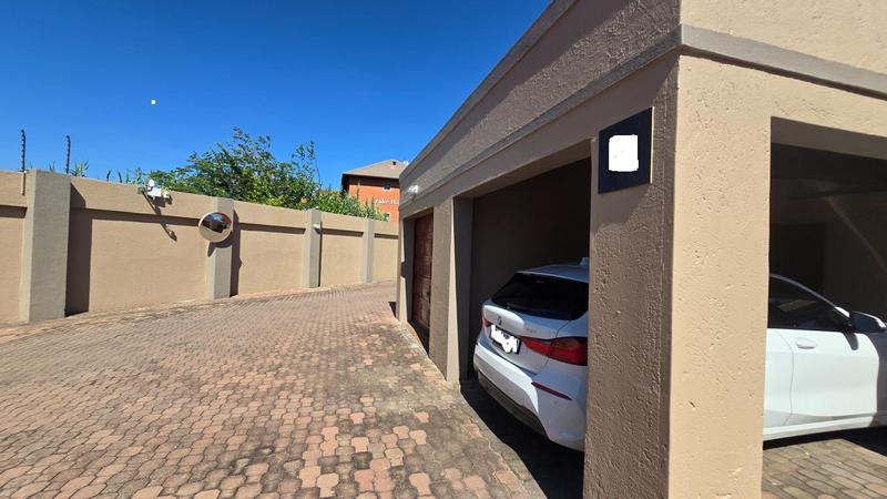 2 Bedroom Property for Sale in Bardene Gauteng
