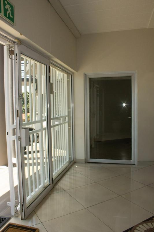 To Let commercial Property for Rent in Helderkruin Gauteng