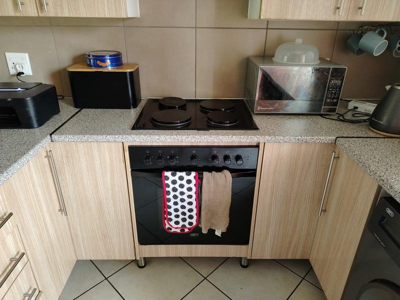 To Let 2 Bedroom Property for Rent in Monavoni Gauteng