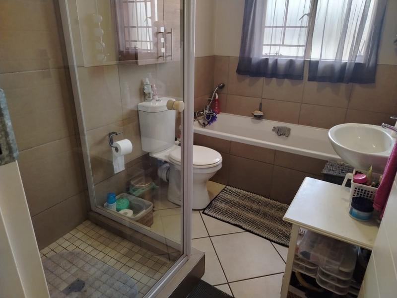 To Let 2 Bedroom Property for Rent in Monavoni Gauteng