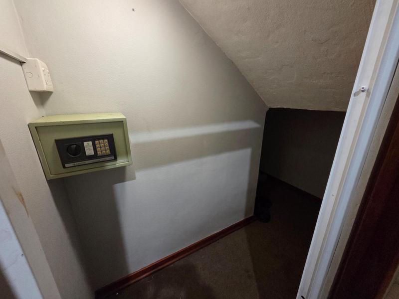 To Let commercial Property for Rent in Die Hoewes Gauteng