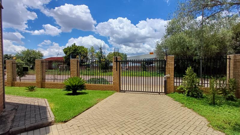 To Let commercial Property for Rent in Rooihuiskraal Gauteng