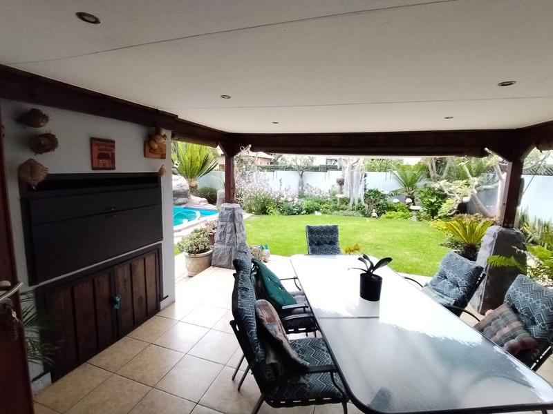 4 Bedroom Property for Sale in Amberfield Manor Gauteng