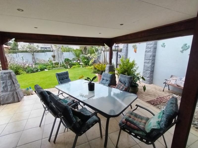 4 Bedroom Property for Sale in Amberfield Manor Gauteng