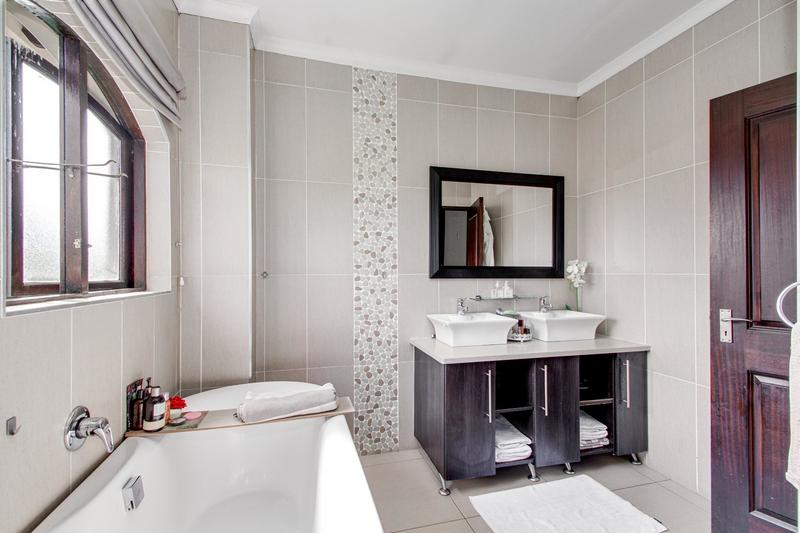 To Let 3 Bedroom Property for Rent in Broadacres Gauteng