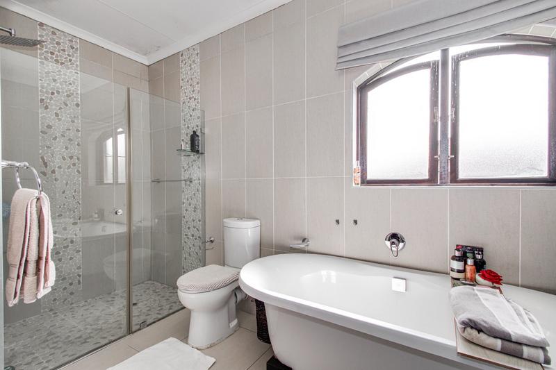 To Let 3 Bedroom Property for Rent in Broadacres Gauteng