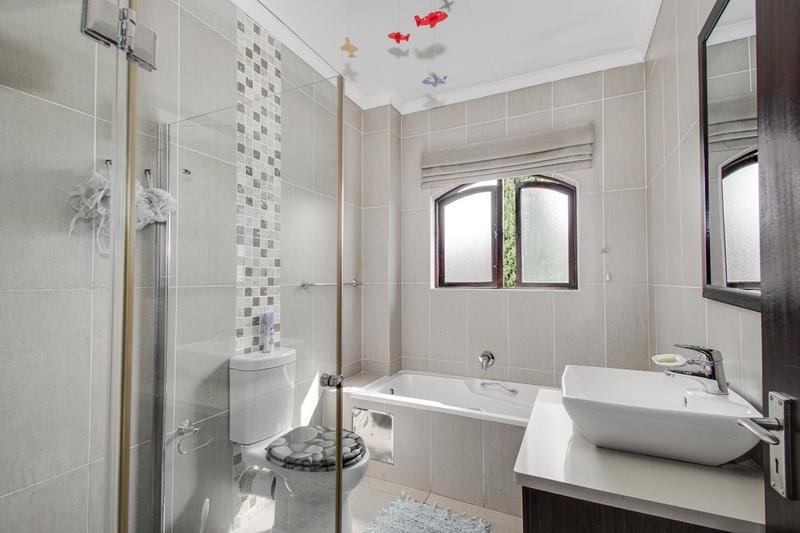 To Let 3 Bedroom Property for Rent in Broadacres Gauteng