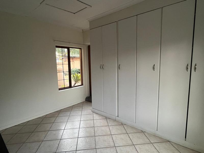 To Let 4 Bedroom Property for Rent in Olympus AH Gauteng