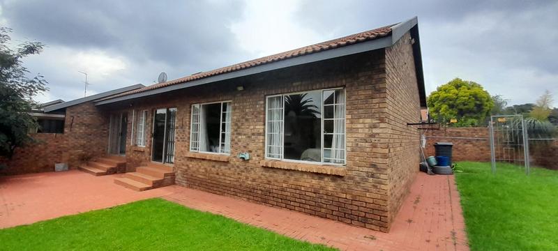 3 Bedroom Property for Sale in Eldoraigne Gauteng
