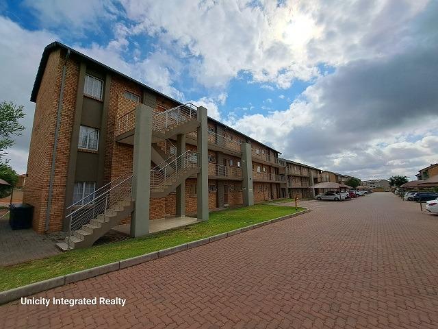 2 Bedroom Property for Sale in Stone Ridge Gauteng