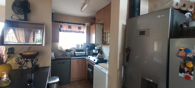 To Let 2 Bedroom Property for Rent in Strubensvallei Gauteng