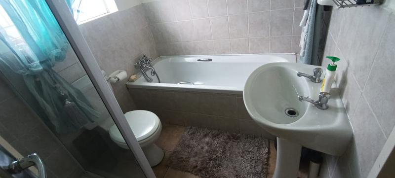 To Let 2 Bedroom Property for Rent in Strubensvallei Gauteng