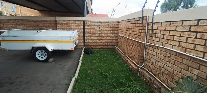 To Let 2 Bedroom Property for Rent in Strubensvallei Gauteng