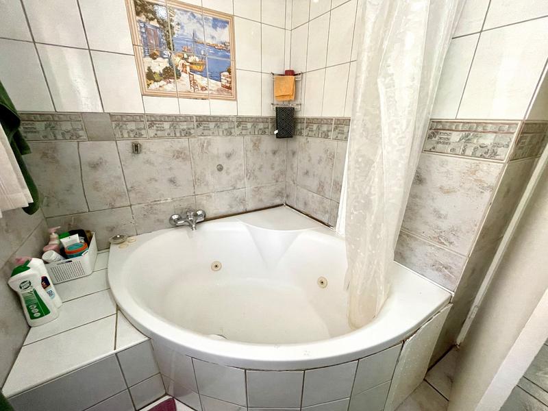 4 Bedroom Property for Sale in Krugersdorp North Gauteng