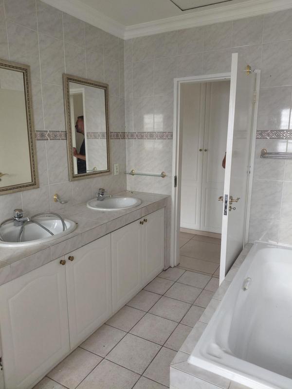 To Let 4 Bedroom Property for Rent in Bedfordview Gauteng