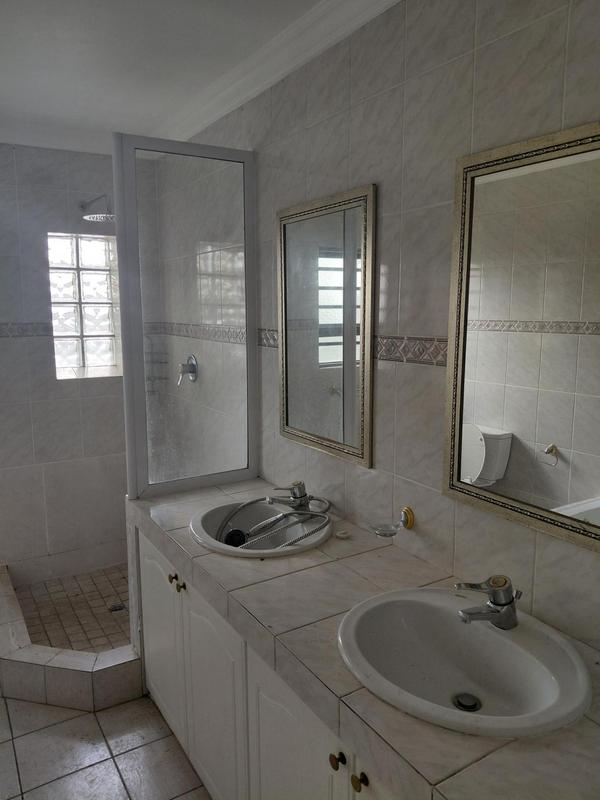 To Let 4 Bedroom Property for Rent in Bedfordview Gauteng