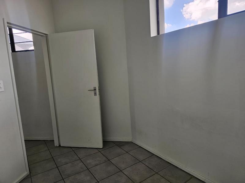 To Let 2 Bedroom Property for Rent in Florida Gauteng