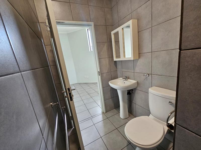 To Let 2 Bedroom Property for Rent in Florida Gauteng