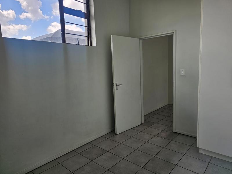 To Let 2 Bedroom Property for Rent in Florida Gauteng