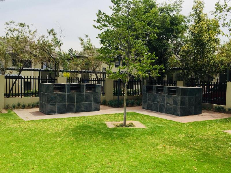 To Let 2 Bedroom Property for Rent in Fourways Gauteng