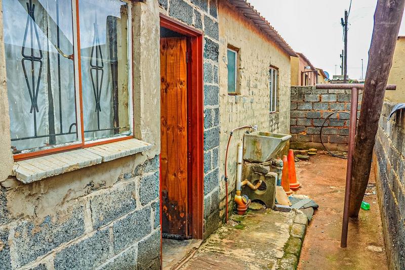 2 Bedroom Property for Sale in Tembisa Central Gauteng