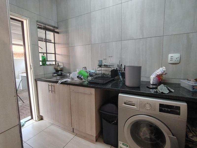 To Let 5 Bedroom Property for Rent in Wierda Park Gauteng