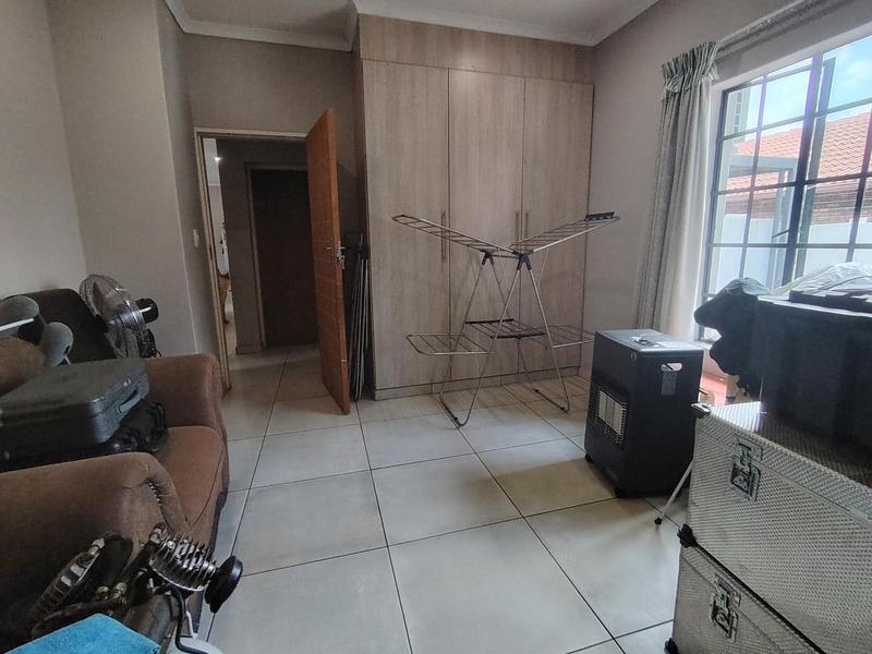 To Let 5 Bedroom Property for Rent in Wierda Park Gauteng