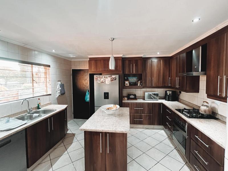 4 Bedroom Property for Sale in Van Riebeeck Park Gauteng