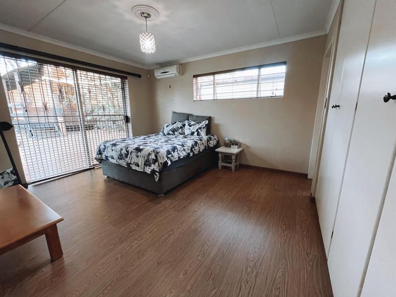 4 Bedroom Property for Sale in Van Riebeeck Park Gauteng