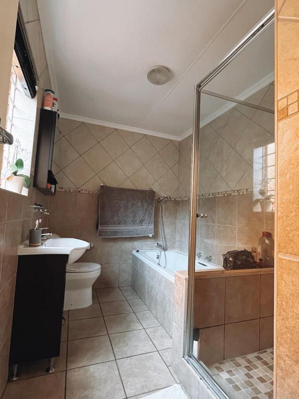 4 Bedroom Property for Sale in Van Riebeeck Park Gauteng