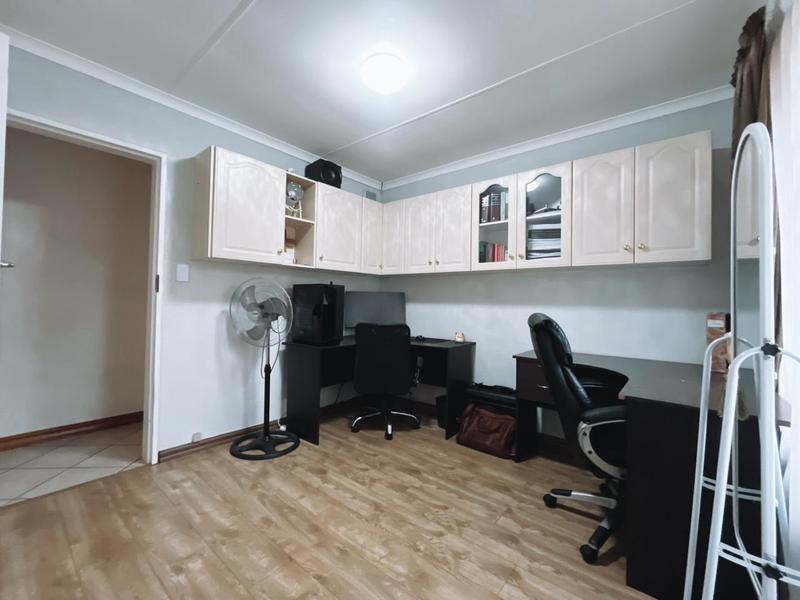 4 Bedroom Property for Sale in Van Riebeeck Park Gauteng