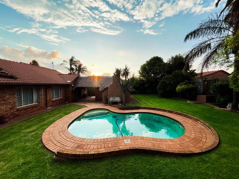 4 Bedroom Property for Sale in Van Riebeeck Park Gauteng