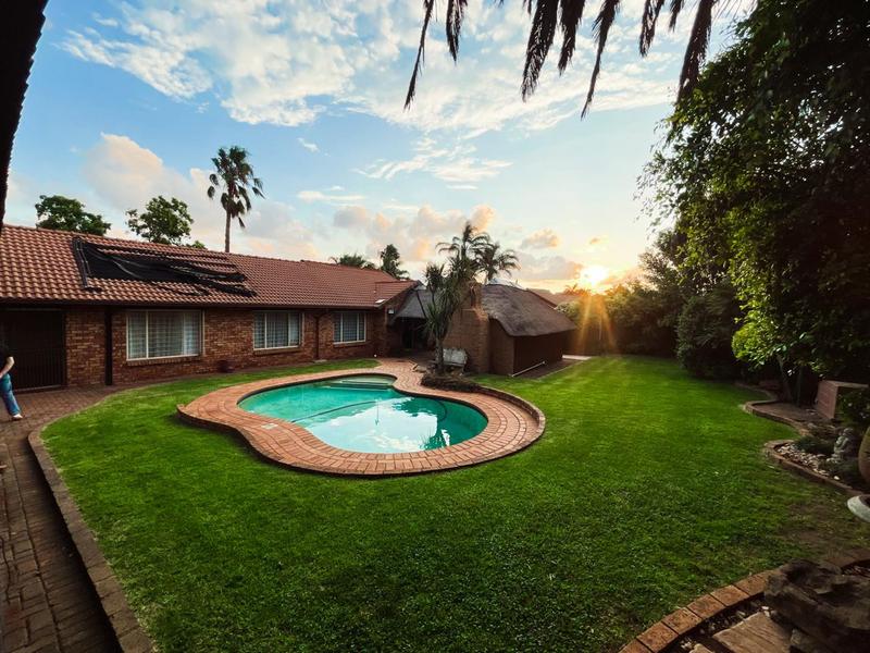 4 Bedroom Property for Sale in Van Riebeeck Park Gauteng