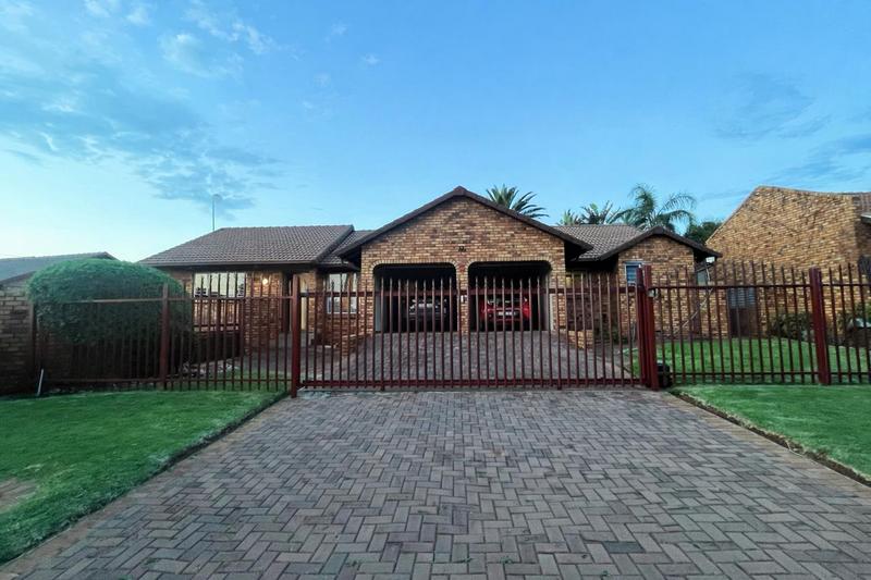4 Bedroom Property for Sale in Van Riebeeck Park Gauteng