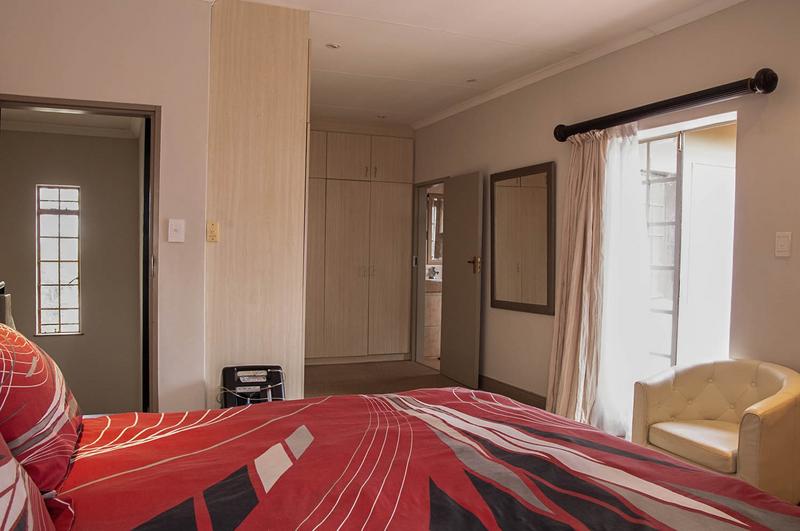 3 Bedroom Property for Sale in Faerie Glen Gauteng