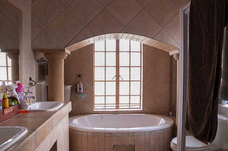 3 Bedroom Property for Sale in Faerie Glen Gauteng