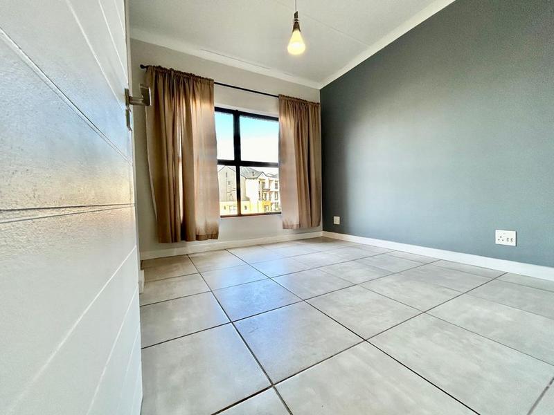 1 Bedroom Property for Sale in Silver Lakes Gauteng