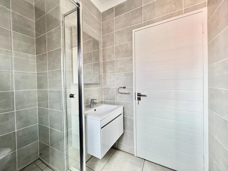 1 Bedroom Property for Sale in Silver Lakes Gauteng