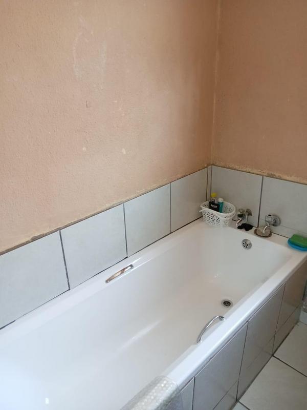 6 Bedroom Property for Sale in Birch Acres Gauteng
