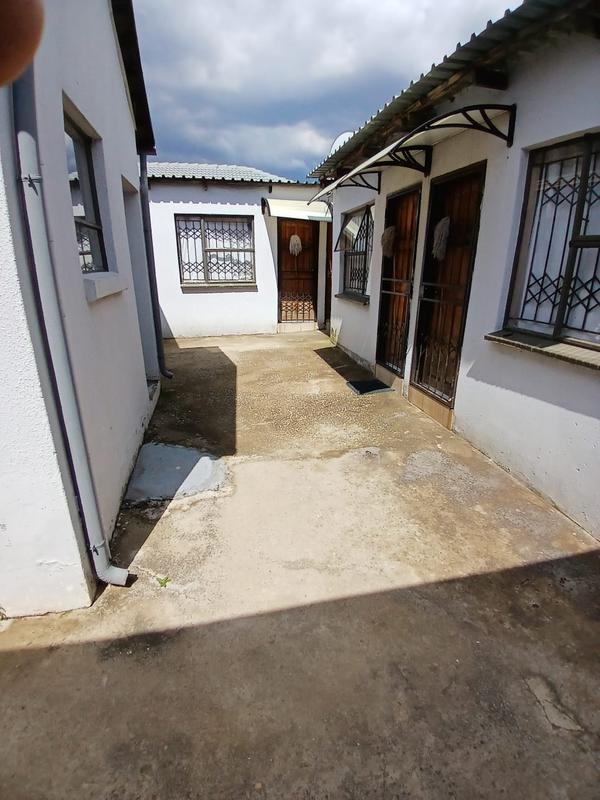 6 Bedroom Property for Sale in Birch Acres Gauteng