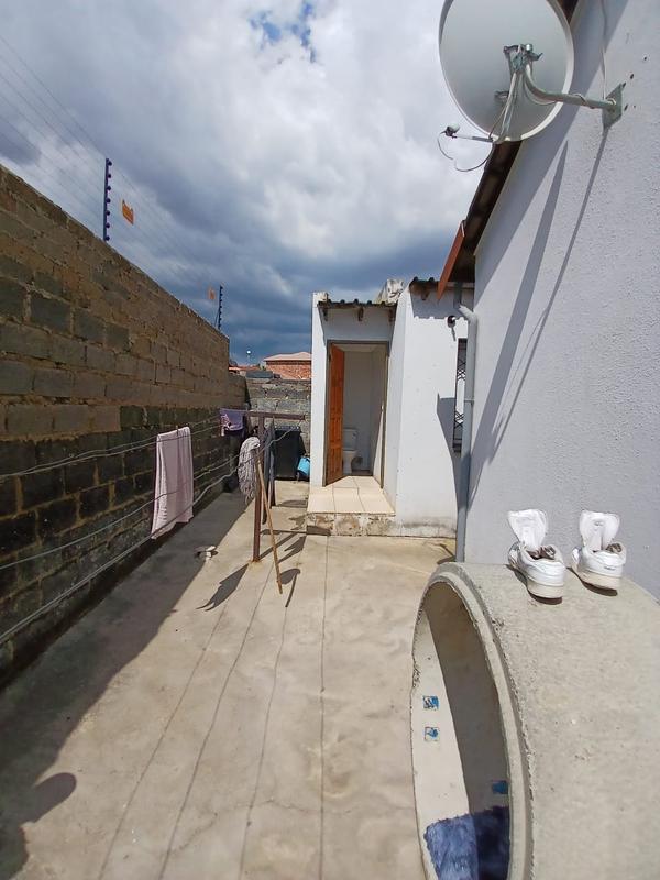 6 Bedroom Property for Sale in Birch Acres Gauteng