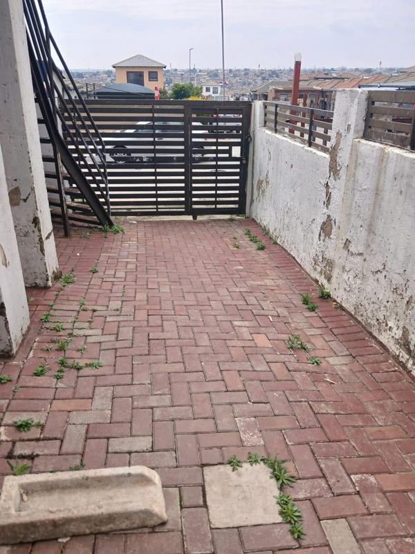 4 Bedroom Property for Sale in Clayville Gauteng