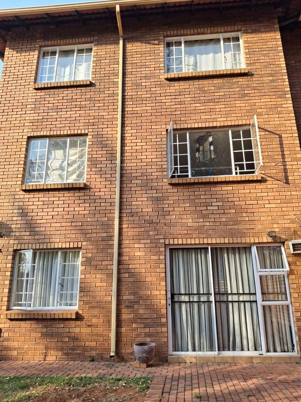 2 Bedroom Property for Sale in Annlin-wes Gauteng