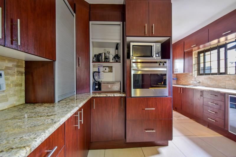 5 Bedroom Property for Sale in Gezina Gauteng