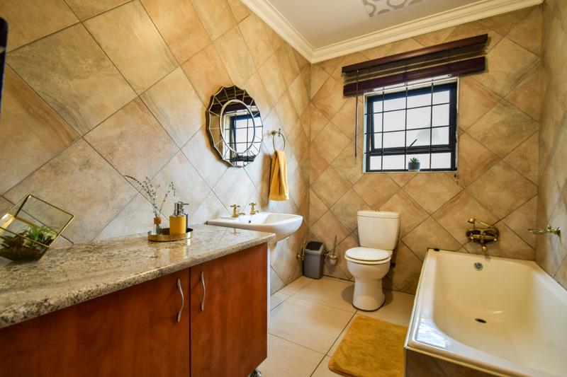 5 Bedroom Property for Sale in Gezina Gauteng