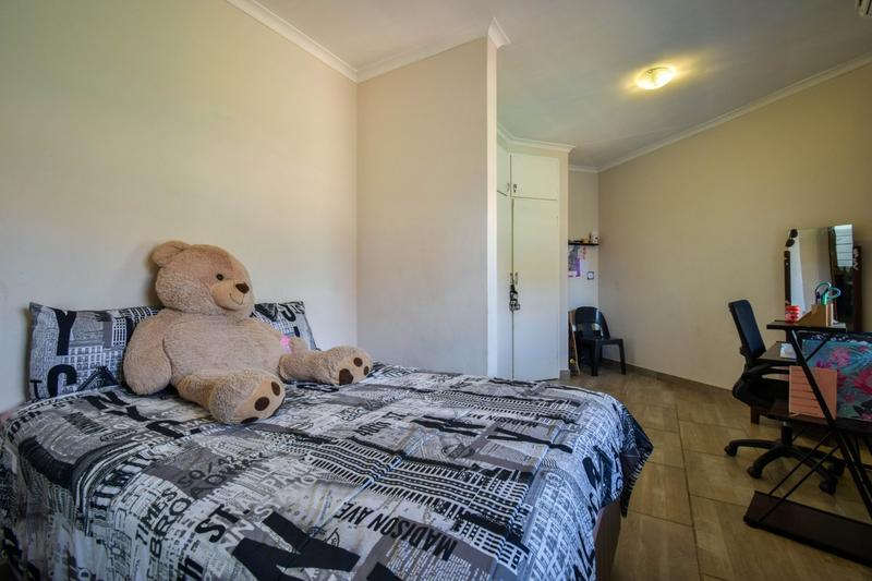 4 Bedroom Property for Sale in Sinoville Gauteng