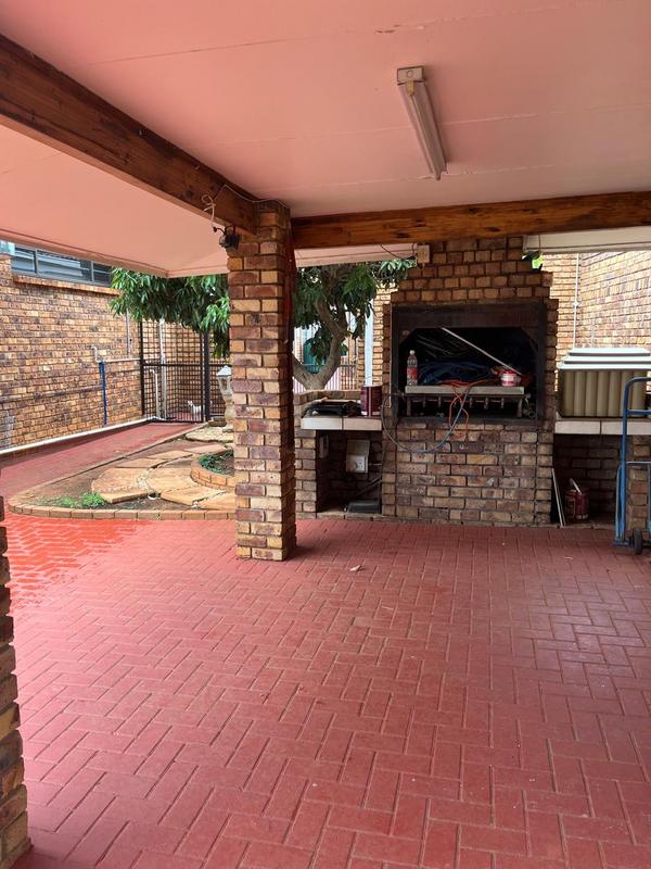 5 Bedroom Property for Sale in Wonderboom Gauteng